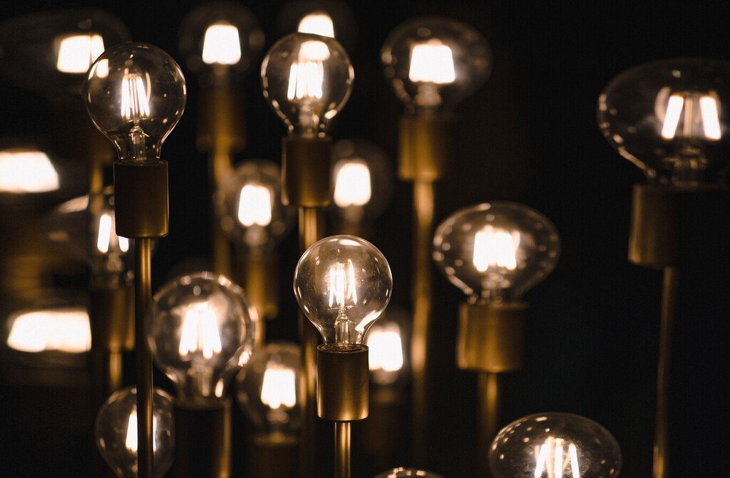 No hay que ser adivino para ahorrar en la factura de la luz sabiendo qué precio tendrá al día siguiente: así puedes hacerlo con tarifa PVPC 