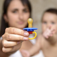 Mi bebé no quiere chupete: ¿qué puedo hacer para que lo acepte? 