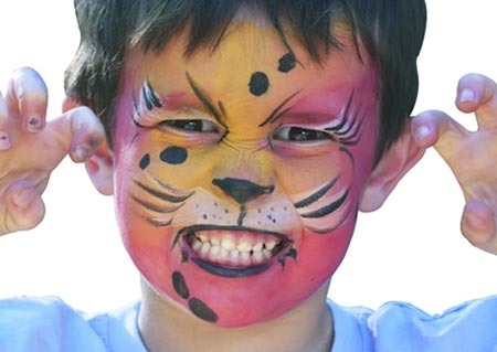Libros y set de maquillaje de cara para niños