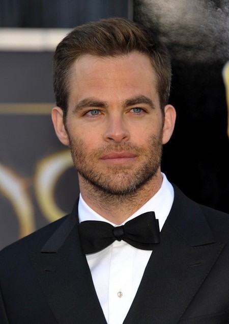 Chris Pine es humano y empina el codo como todo hijo de vecino