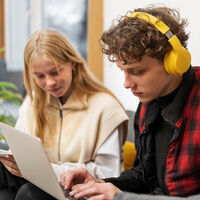 La generación Z nació con Google y domina la IA, pero se pierden usando archivos en el ordenador 