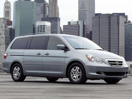 Honda llama a revisión a 900,000 Odyssey 