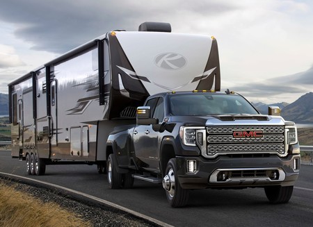 El GMC Sierra Heavy Duty 2020 responde a RAM con más de 13 toneladas de arrastre