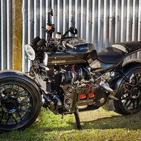 Esta salvajada es la moto de Subaru. Tiene 300 CV y turbo, y te puede arrancar la cabeza de un acelerón 