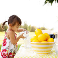 17 recetas de limonadas caseras y otras bebidas refrescantes para niños en verano