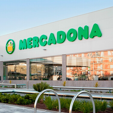 Mercadona siguió con un detective a un trabajador de Albacete de baja que tenía que cuidar a su hija enferma y lo despidió: la Justicia ahora obliga a readmitirlo 