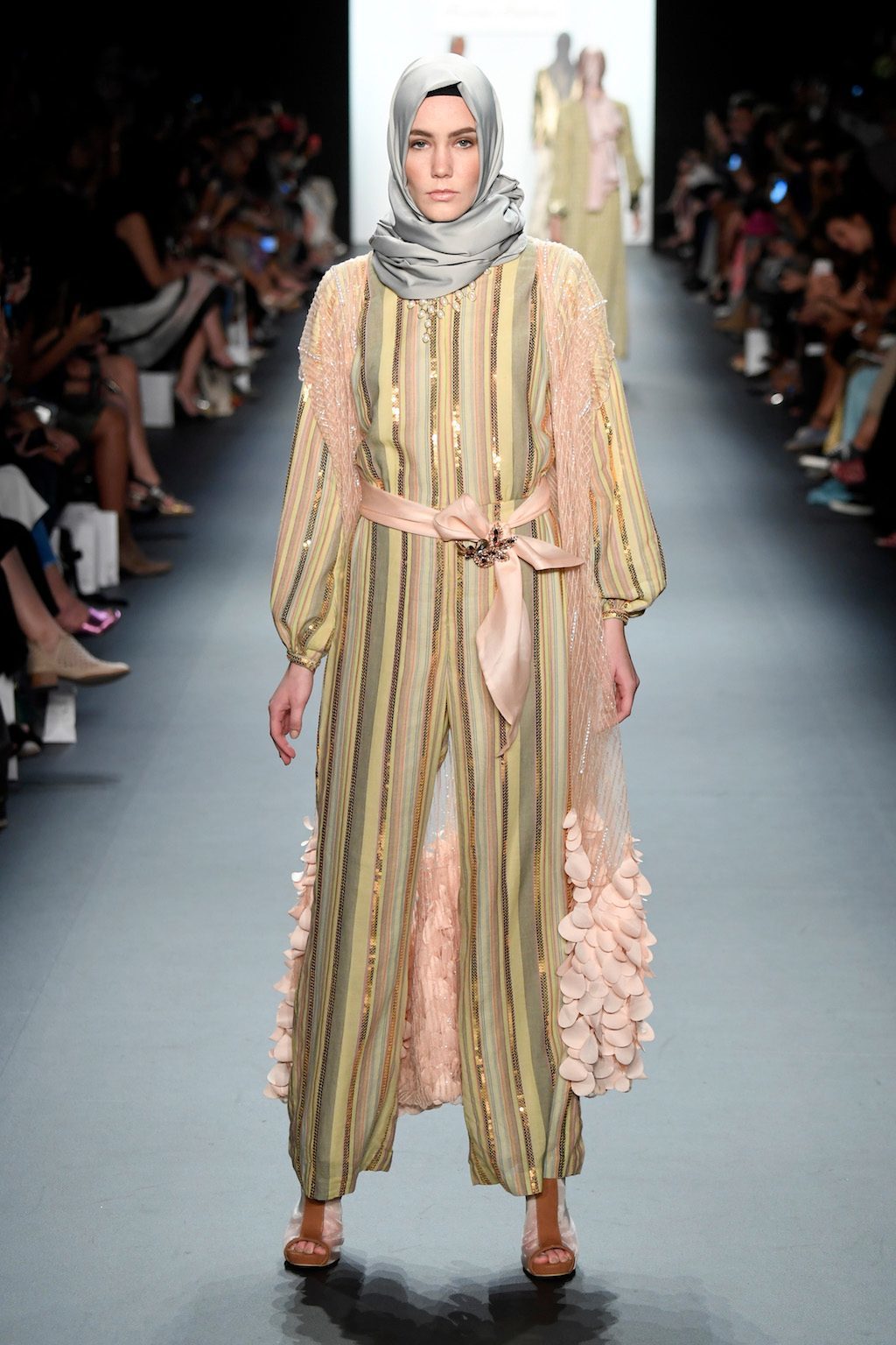 Foto de Anniesa Hasibuan (18/53)