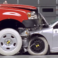 Es más probable que sobrevivas en un choque contra un SUV que contra una pick-up según el IIHS