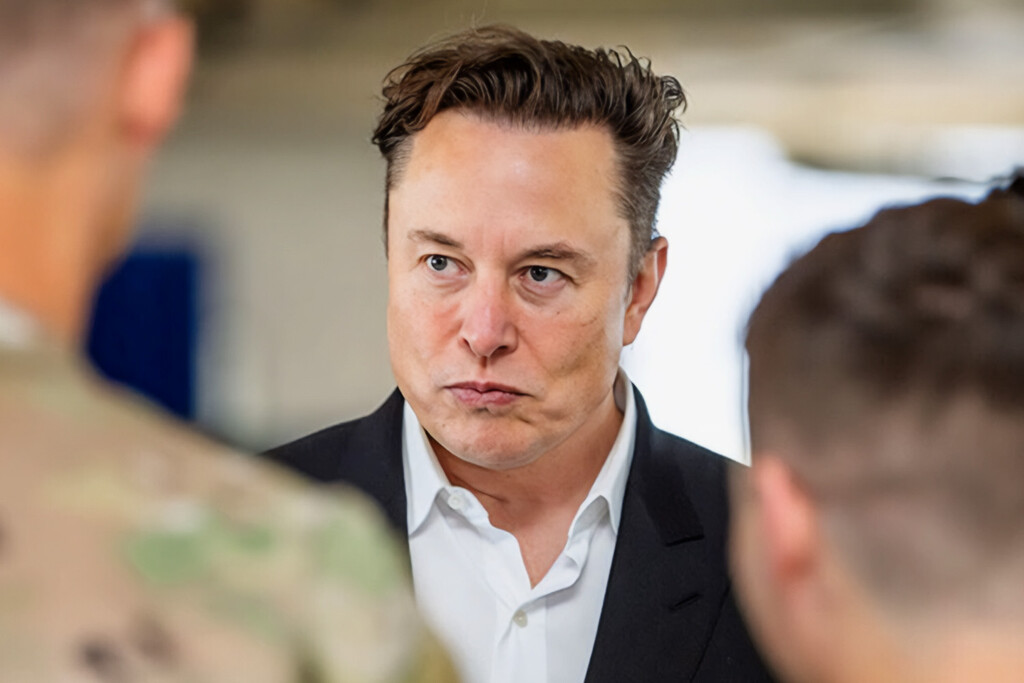 Elon Musk no es como los ricos de antes: él no se esconde. El creador de El Juego del Calamar lo sabe y lo compara con los villanos de su serie