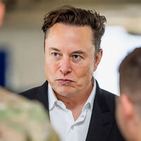 Elon Musk no es como los ricos de antes: él no se esconde. El creador de El Juego del Calamar lo sabe y lo compara con los villanos de su serie