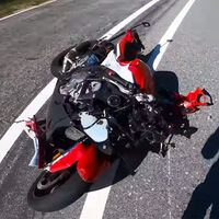 La estafa del motorista ha llegado a las carreteras españolas. El peligroso timo que sableó un pastizal a los seguros en Reino Unido