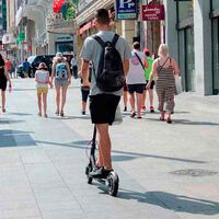 Esto no lo habíamos visto venir: la DGT está sacando los patinetes de las calles a golpe de papeleo