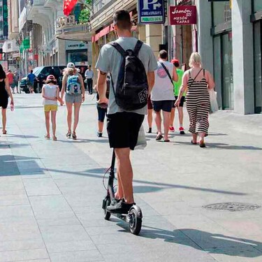 Esto no lo habíamos visto venir: la DGT está sacando los patinetes de las calles a golpe de papeleo