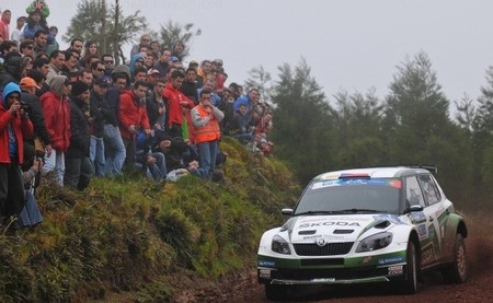 Jan Kopecký lidera el SATA Açores. Robert Kubica tira otro rally por la borda