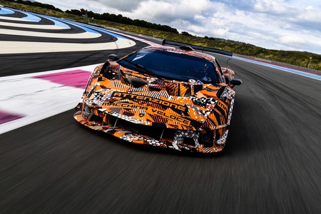 El Lamborghini SCV12 Squadra Corse estira las piernas en pista y presume sus 830 hp