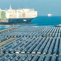 Europa y EEUU están frenando la sobredosis de coches eléctricos chinos, pero China tiene un plan B: los coches híbridos enchufables 