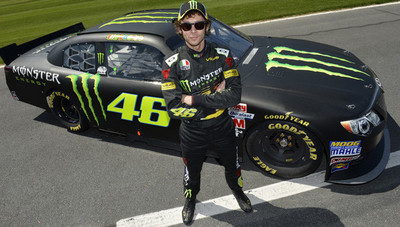 Valentino Rossi se sube al Toyota Camry de la NASCAR