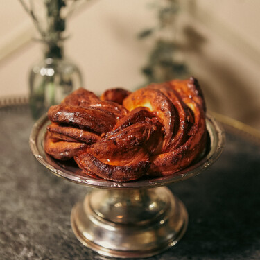 El postre tradicional madrileño que se come en noviembre y muy poca gente conoce en España: a medio camino entre el roscón y el rollito de canela