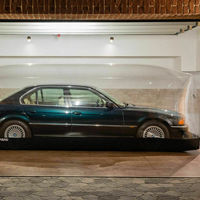 Alguien va a pagar más de 60.000 euros por un BMW 740i de 1997: tiene 255 km y lo han guardado en una cápsula del tiempo