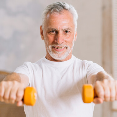 El sencillo ejercicio que mejora la postura de la espalda en solo unos minutos al día y es perfecto a partir de los 50