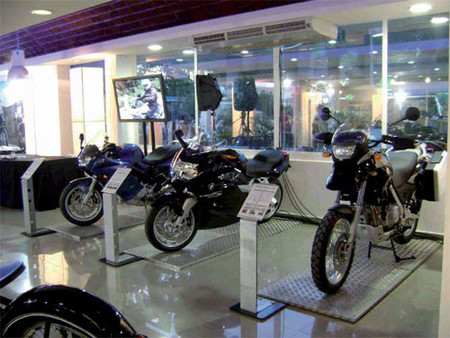BMW Motorrad se desmarca y baja sus precios