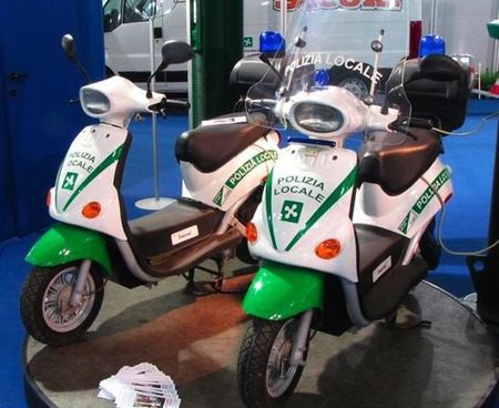 La policía de Milán tiene 180 scooter eléctricos cogiendo polvo
