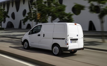 nissan-env200-furgon-blanco