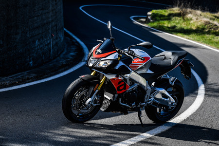 Aprilia te hace un regalo de lujo por cada pepino V4: un Akrapovic valorado en 2.238 euros