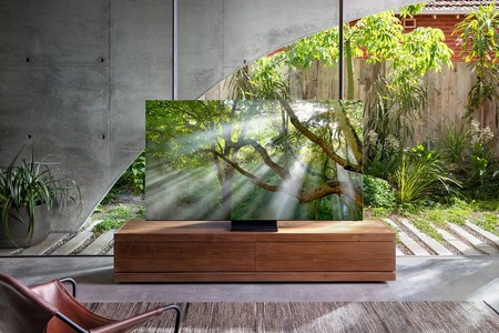 Ya conocemos cómo es el nuevo televisor sin marcos de Samsung: el Q950TS con bisel cero aparece en sus primeras imágenes