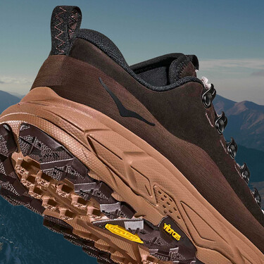Hoka tiene las zapatillas que van del Everest a la ciudad porque no le piden nada a las mejores botas de senderismo