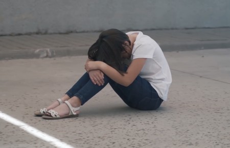 "Silencio", el emotivo vídeo viral de una madre para denunciar el bullying que sufrió su hija con autismo