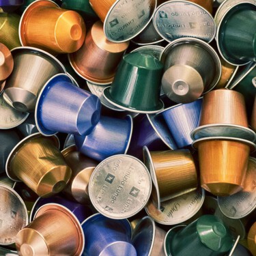 El 12 de agosto Europa cambia las normas de las cápsulas de café: ahora son oficialmente envases y eso complica su reciclado 