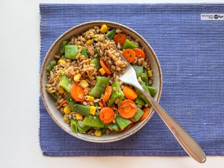 Ensalada de avena cocida, una receta fácil y saludable que se prepara en 15 minutos