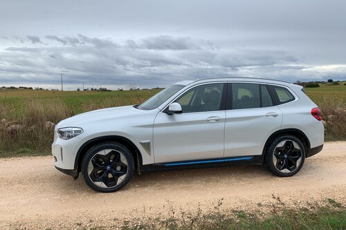 Probamos el BMW iX3, el SUV medio que se ha convertido en coche eléctrico con 460 km de autonomía