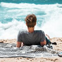 Los expertos tienen claro el problema que tenemos con el sol y el pelo: "Es una de las zonas más expuestas y, una de las más olvidadas" 