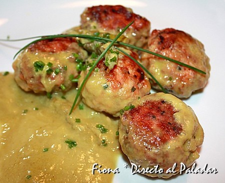 Albóndigas de salmón en salsa de trigueros. Receta