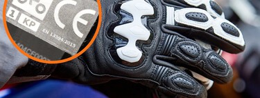 Es oficial: La DGT obligará a llevar guantes en moto desde el 1 de octubre. ¿Qué modelos serán legales?