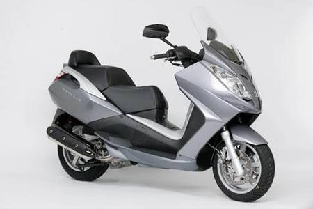 Llamada a revisión de los modelos Peugeot Satelis 400 y 500