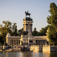 El Ayuntamiento de Madrid quiere levantar un nuevo aparcamiento 'disuasorio', pero lo pondrá casi en el centro, en El Retiro