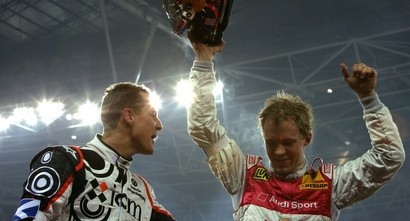 Schumacher da otra lección, pero no gana