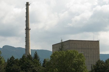 Morenés advierte del riesgo de un atentado vía internet contra una central nuclear