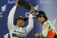 Checo Pérez obtiene tercer lugar en Gran Premio de Bahrein 
