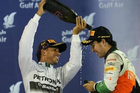 Checo Pérez obtiene tercer lugar en Gran Premio de Bahrein 