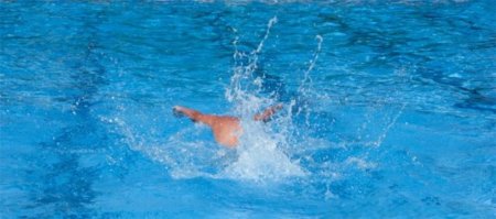 Respuesta a la adivinanza: La natación es la actividad más completa que podemos realizar en piscina