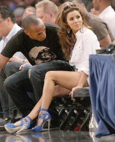 Thierry Henry echándole una visual a Eva Longoria