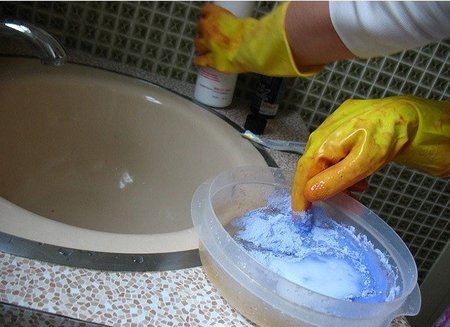Peligros de envenenamiento en el hogar: los productos de limpieza