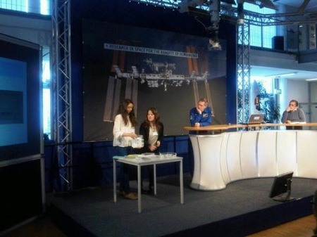 Laura y María realizaron su experimento en el EAC (European Astronauts Centre) como finalistas globales del Youtube #Spacelab
