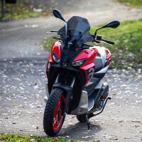 Aprilia SR GT 125, el scooter urbanita con filosofía aventurera ya tiene precio en España, 3.999 euros