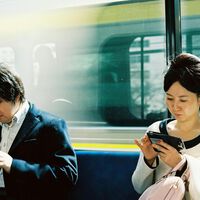 Japón acaba de convertir a una ciudad en un experimento sin precedentes: 120 minutos de móvil al día como tope