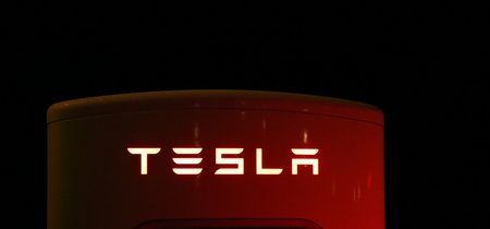 Las acciones de Tesla caen tras los insultos de Musk en Twitter a un rescatista de Tailandia